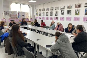 La Suceava vor fi deschise ateliere de tricotat, gastronomie, terapie prin pictură și muzică pentru refugiații ucraineni
