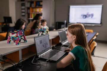 Digitalizare în două școli din județ