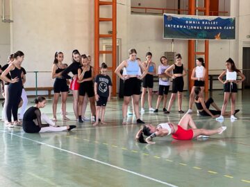 Tabără artistică internațională, calificare în finala unui concurs de dans din Italia, spectacole pentru susținerea performanței, câteva din realizările Omnia Ballet Suceava