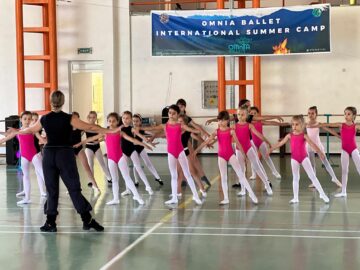 Tabără artistică internațională, calificare în finala unui concurs de dans din Italia, spectacole pentru susținerea performanței, câteva din realizările Omnia Ballet Suceava