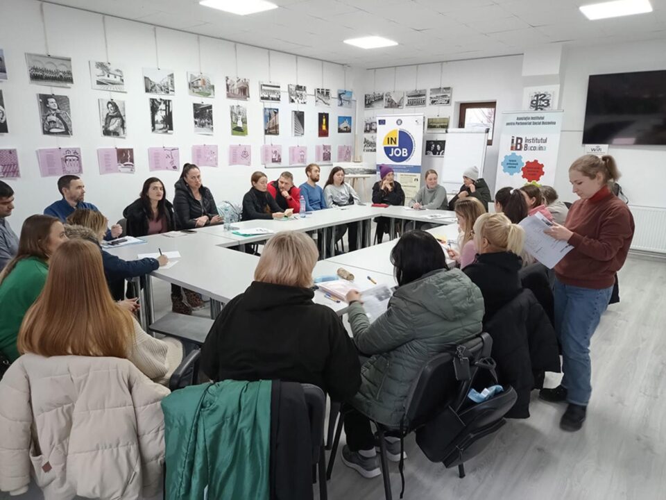 La Suceava vor fi deschise ateliere de tricotat, gastronomie, terapie prin pictură și muzică pentru refugiații ucraineni