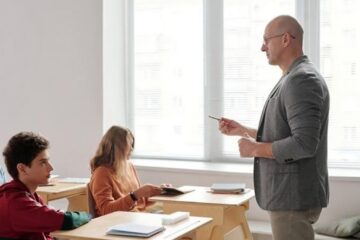 Calendarul anului școlar următor, lansat în dezbatere publică