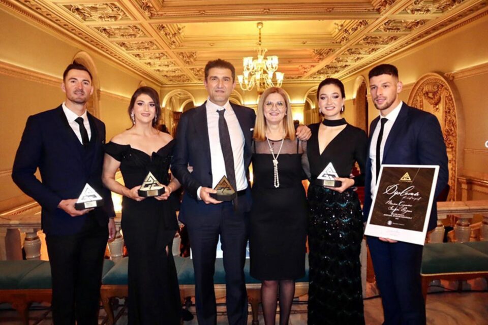 Marius Cozmiuc, Ancuța Bodnar, Antonio Colamonici, Elksabeta Lipa, Simona Radiș și Sergiu Bejan Marius Cozmiuc, Ancuța Bodnar, Antonio Colamonici, Elksabeta Lipa, Simona Radiș și Sergiu Bejan