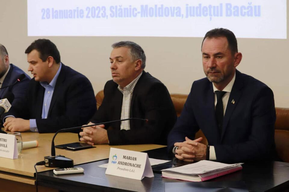 Președintele Ligii Aleșilor Locali din PMP, Marian Andronache (dreapta)