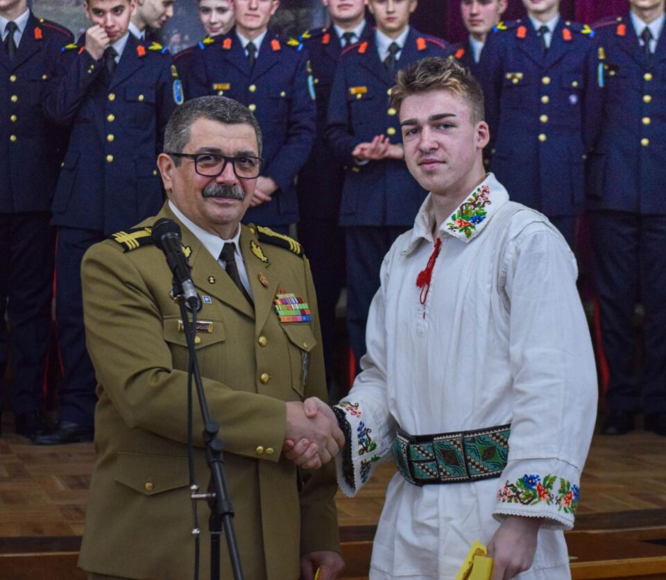 Liceeni din Prundu Bârgăului, oaspeți ai Colegiului Militar Câmpulung FOTO Larisa Dăscălescu, Matei Trofin