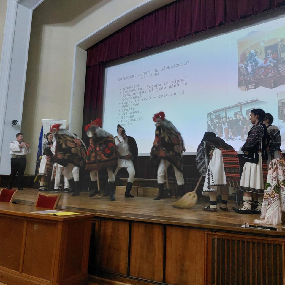 Liceeni din Prundu Bârgăului, oaspeți ai Colegiului Militar Câmpulung FOTO Larisa Dăscălescu, Matei Trofin