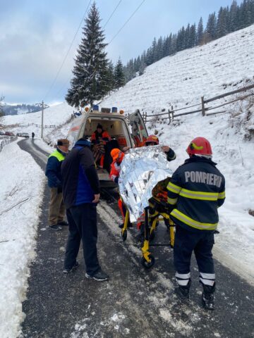 Șoferul a fost preluat de ambulanță