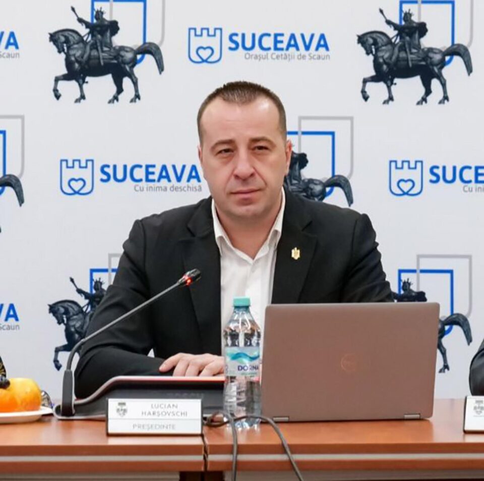 Viceprimarul Lucian Harșovschi avertizează președinții asociațiilor de proprietari că riscă amenzi de până la 1.000 de lei dacă nu se ocupă serios de organizarea Adunărilor Generale Viceprimarul Lucian Harșovschi avertizează președinții asociațiilor de proprietari că riscă amenzi de până la 1.000 de lei dacă nu se ocupă serios de organizarea Adunărilor Generale
