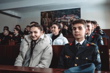 Liceeni din Prundu Bârgăului, oaspeți ai Colegiului Militar Câmpulung FOTO Larisa Dăscălescu, Matei Trofin