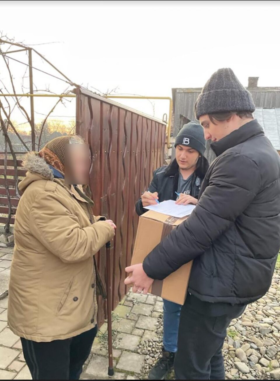 Voluntarii au sprijinit 450 de persoane cu situație materială dificilă