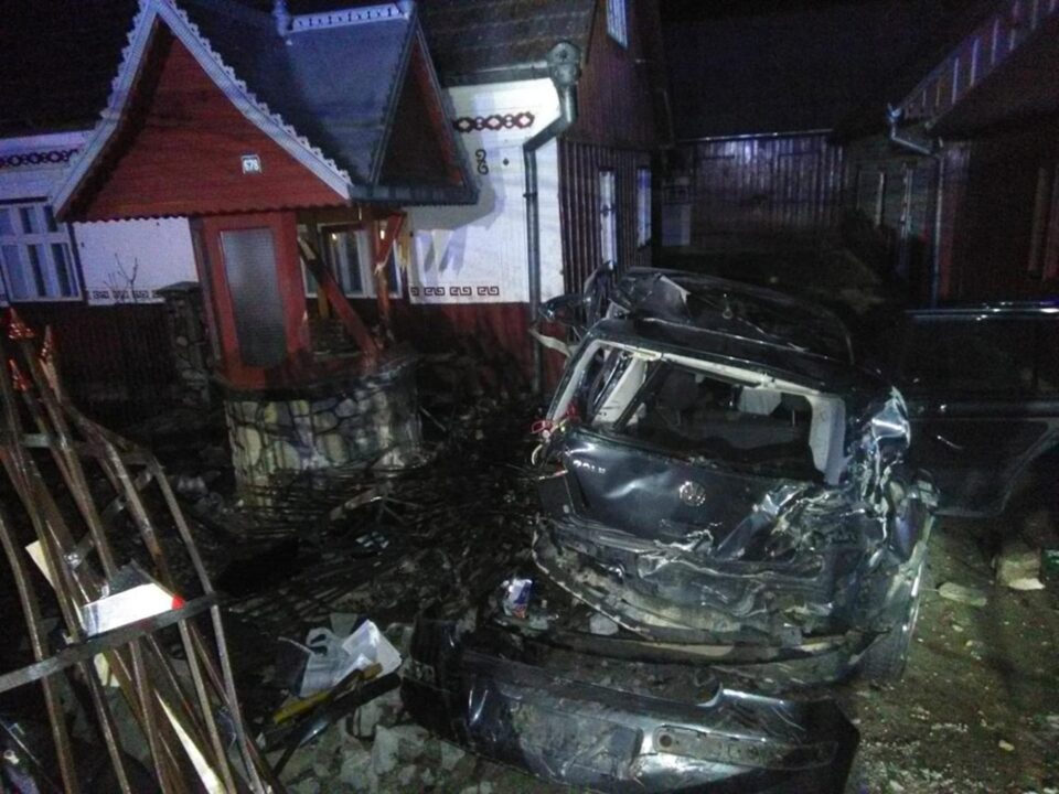 Mașina făcută zob în urma impactului care a fost fatal pentru un tânăr de 29 de ani