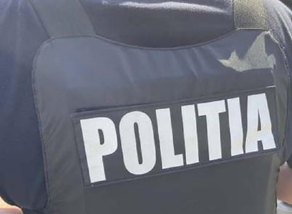 Un individ care a comis mai multe infracțiuni în Italia, săltat de acasă și dus la pușcărie