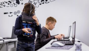 Masterand în științe economice la Cluj, revine în jud Suceava pentru a prelua o franciză în domeniul IT