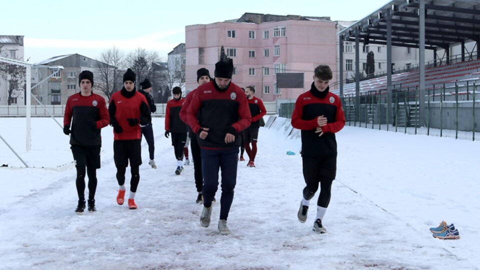 Fotbaliștii de la Șomuz au revenit la antrenamente. Fot Alex Savescu (Falticeni Online) Fotbaliștii de la Șomuz au revenit la antrenamente. Fot Alex Savescu (Falticeni Online)