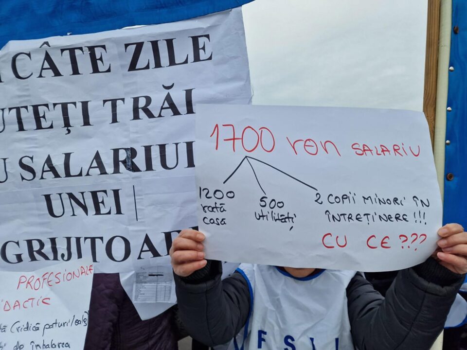 Oamenii școlii reiau protestele