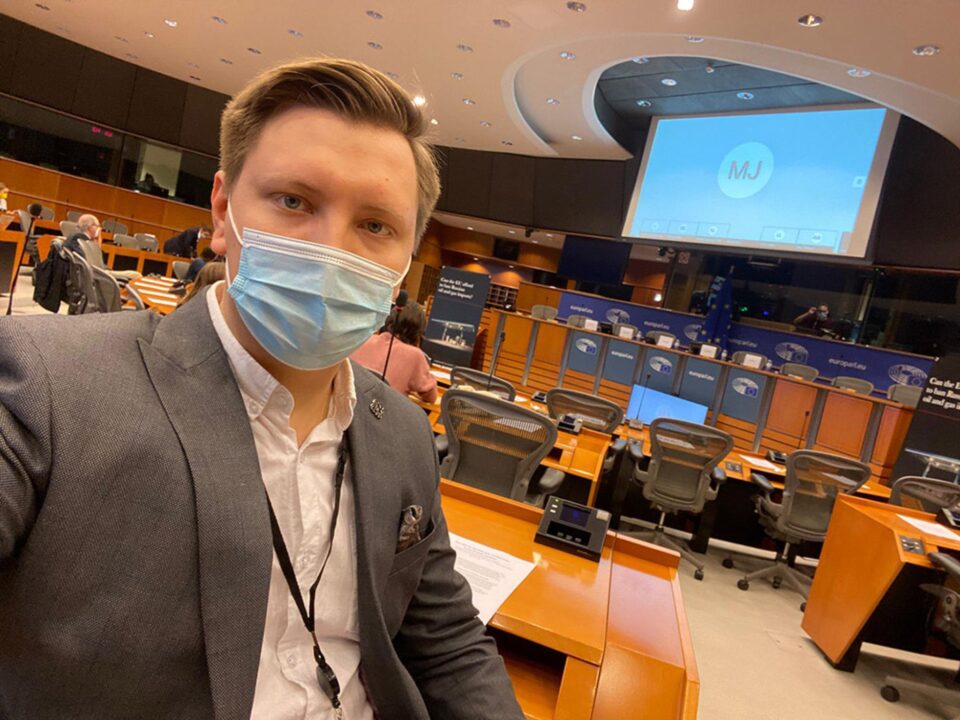 Un tânăr de 22 de ani, student al USV, face carieră la Parlamentul European