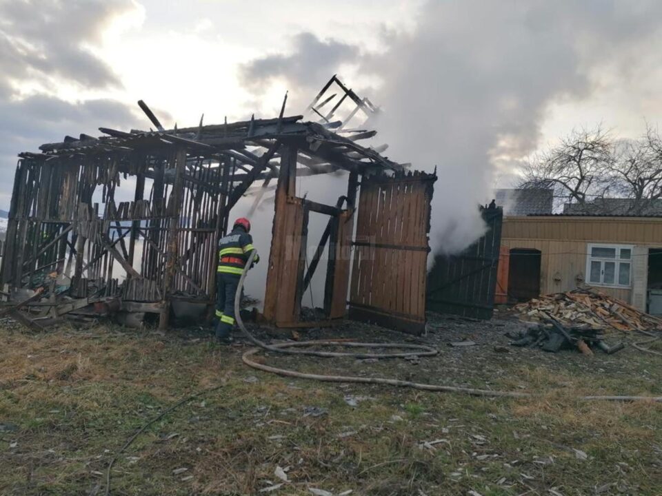 Incendiu depozit furaje Vicovu de Sus