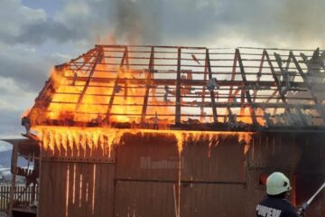 Incendiu depozit furaje Vicovu de Sus