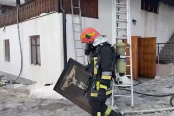 Bunuri și obiecte bisericești au ars la Mănăstirea Sihăstria Putnei într-un puternic incendiu