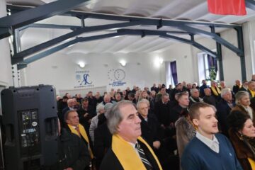 Petrea Dulgheru, alături de tânărul sucevean care a câștigat concursul de eseuri dedicate lui Iuliu Maniu