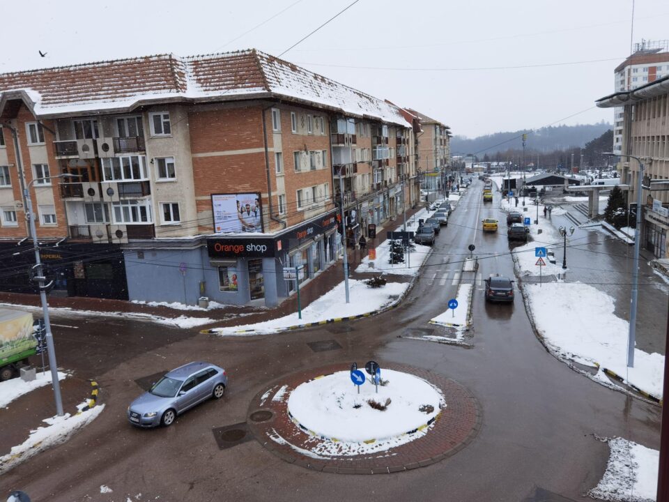 Timp de trei zile va fi blocat traficul rutier pe strada Nicolae Bălcescu, între sensul giratoriu Orange și sensul giratoriu McDonalds, în anumite intervale orare Timp de trei zile va fi blocat traficul rutier pe strada Nicolae Bălcescu, între sensul giratoriu Orange și sensul giratoriu McDonalds, în anumite intervale orare