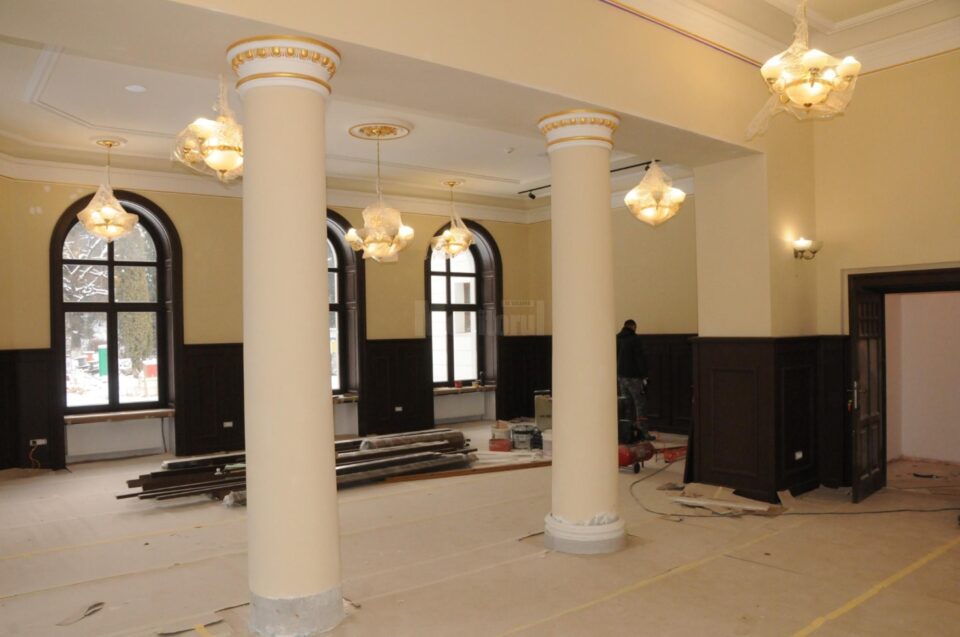 Interior ajuns aproape de forma finală