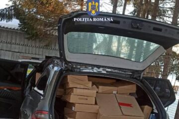 Mercedes burdușit cu mii de pachete de țigări de contrabandă