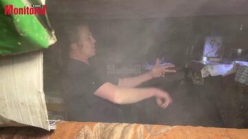 Un cuplu și cățelul lor și-au găsit adăpost într-un canal de pe Calea Unirii