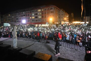 Spectacolele de aniversare a 635 de ani de atestare documentară a Sucevei, urmărite de peste 10.000 de spectatori, în Centru 1