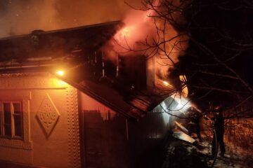 Puternicul incendiu de la casa bătrânului de 87 de ani