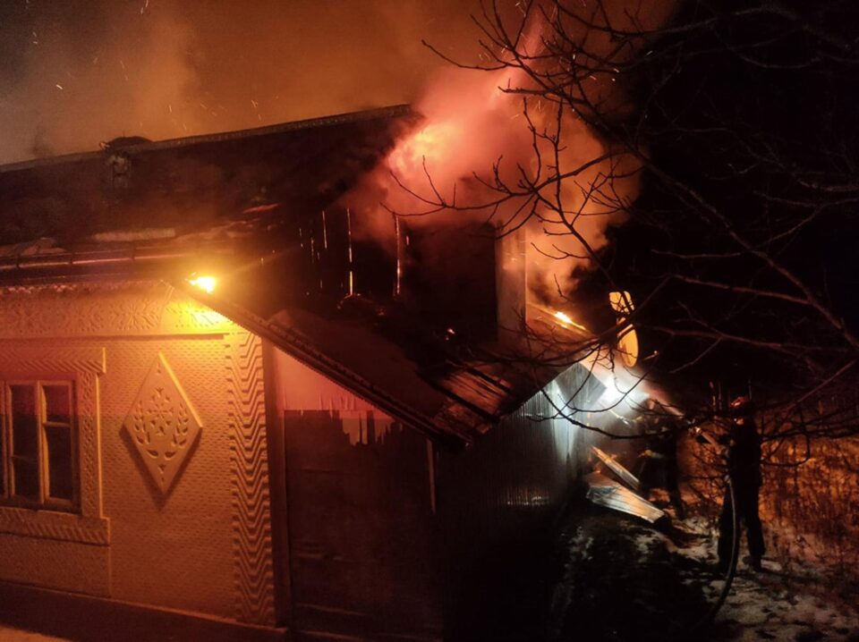 Puternicul incendiu de la casa bătrânului de 87 de ani