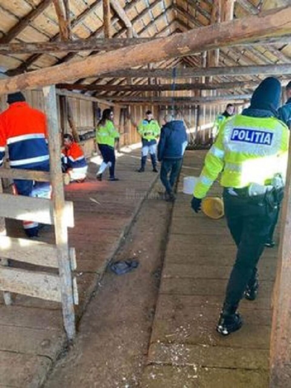 Bărbatul a fost găsit spânzurat în Pasul Palma, într-un saivan de lemne
