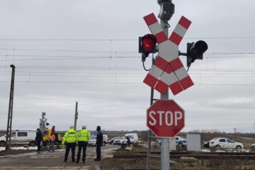 Trecerea la nivel cu sisteme acustice și luminoase la care s-a petrecut tragedia de luni