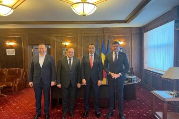Președintele CJ Suceava, Gheorghe Flutur, prezent la semnarea contractului pentru autostrada Bacău - Pașcani