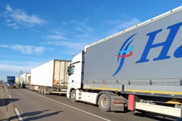 Transportul auto de marfă s-a redus la jumătate