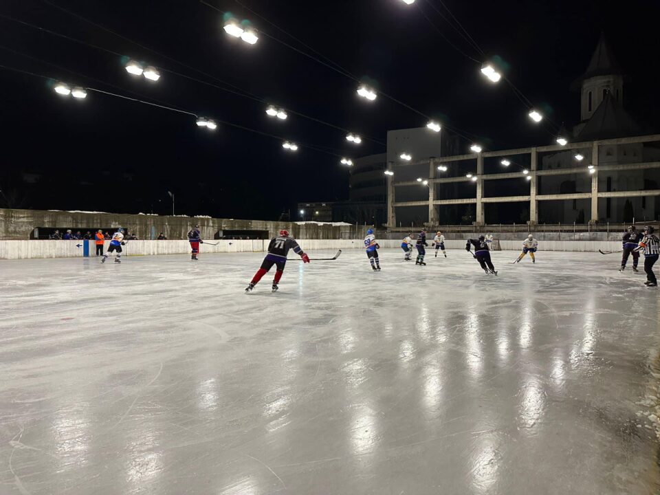 Trei zile cu partide de hochei pe Patinoarul Artificial Areni Suceava 1