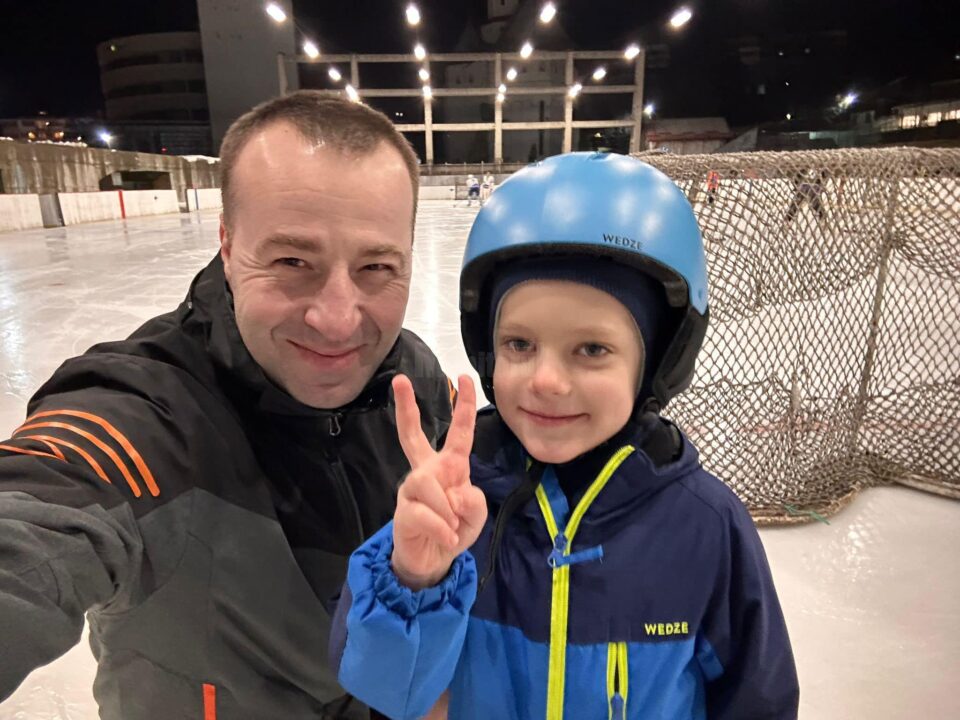 Viceprimarul Lucian Harșovschi a dat startul competiției care se desfășoară de vineri seara până duminică dimineață pe Patinoarul Artificial Areni 3