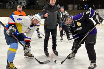 Viceprimarul Lucian Harșovschi a dat startul competiției care se desfășoară de vineri seara până duminică dimineață pe Patinoarul Artificial Areni