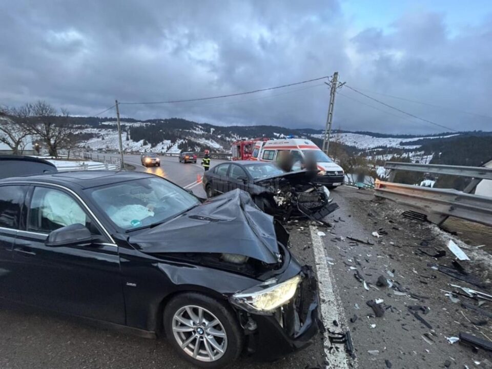 Accident cu șapte persoane implicate, dintre care doi minori, în pasul Mestecăniș spre Iacobeni