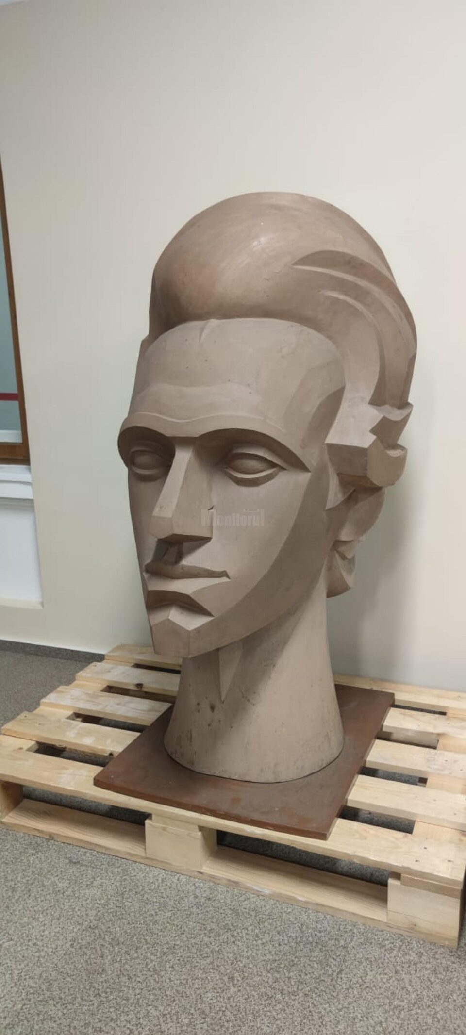 Sculptura „Ciprian Porumbescu” este expusă în holul Muzeului de Istorie Suceava