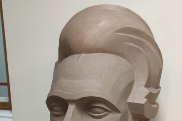 Sculptura „Ciprian Porumbescu” este expusă în holul Muzeului de Istorie Suceava