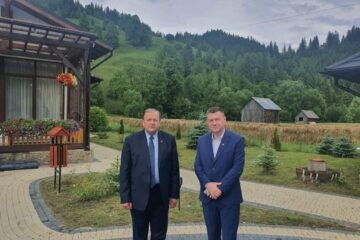 Deputatul PNL Bogdan Gheorghiu și președintele CJ Suceava, Gheorghe Flutur