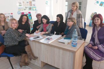 Dezbateri despre calitatea învățământului preșcolar județean, la o reuniune desfășurată la Cajvana