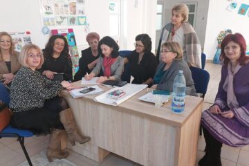 Dezbateri despre calitatea învățământului preșcolar județean, la o reuniune desfășurată la Cajvana