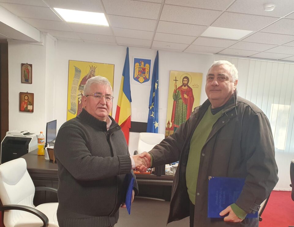 Primarul Ion Lungu a semnat contractul de implementare a proiectului „Suceava UrbanGIS - Digitalizarea serviciilor partajate în Municipiul Suceava” Primarul Ion Lungu a semnat contractul de implementare a proiectului „Suceava UrbanGIS - Digitalizarea serviciilor partajate în Municipiul Suceava”