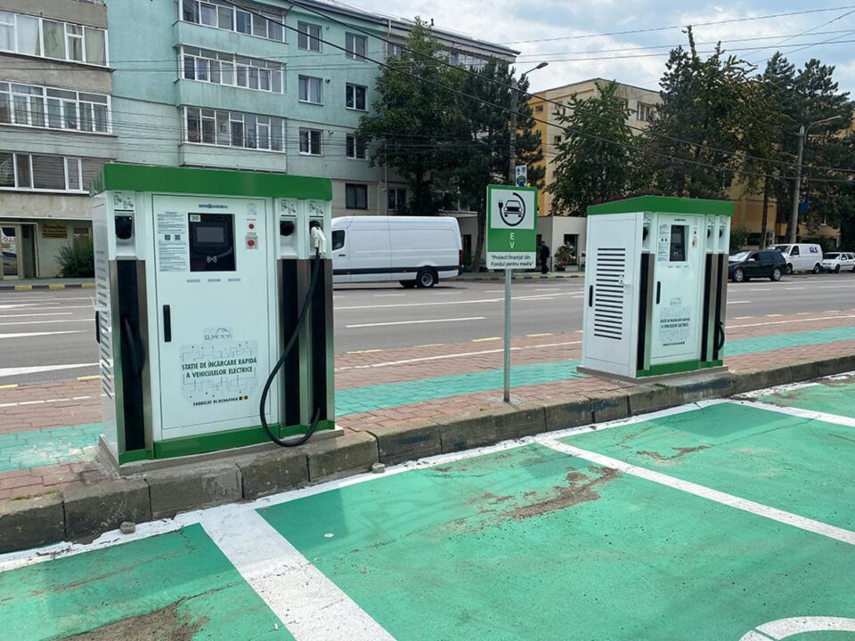 Stații încărcare mașini electrice