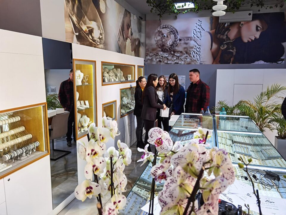Premii valoroase oferite de Stil Biju la tombola de la Târgul de Nunți