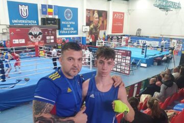 Antrenorul Andu Vornicu alaturi de pugilistul Alexandru Magdalin