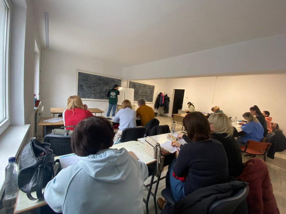 La cursurile de limba română participă mai mulți refugiați ucraineni