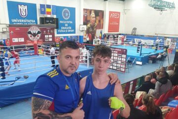 Antrenorul Andu Vornicu alături de pugilistul Alexandru Magdalin